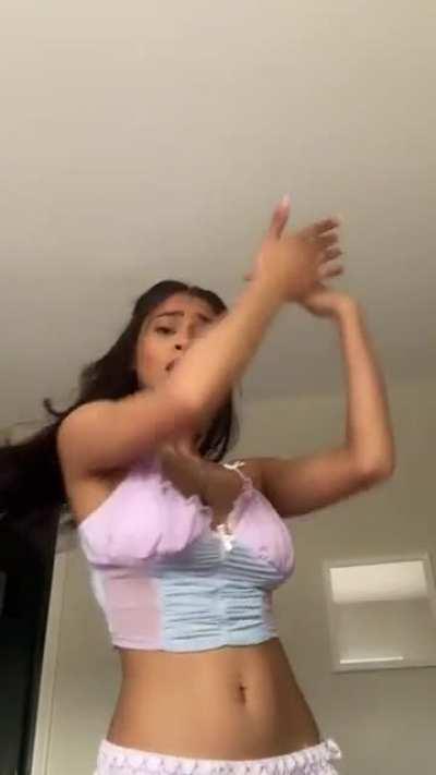 mm look at this paki sluts tits, imagine ur cock was in between them😩💦💦