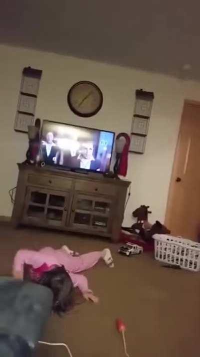 It looked so much easier when Tiffany did this on the playground yesterday 🙃