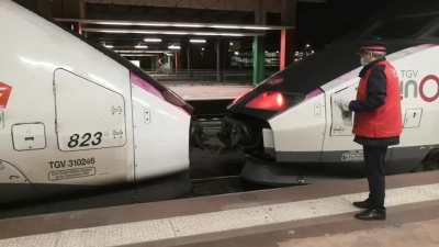 TGV kiss at Metz