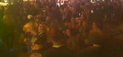 multiple women flashing boobs at mardi gras 2022 on earth cam