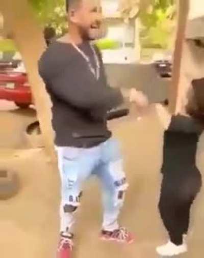 O persoană de pe r/Romania ajutând niște oameni in nevoie