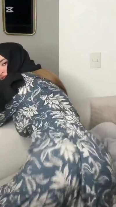 Would you let a hijabi twerk on your face 🥵🍑 