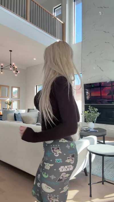 This booty can bounce even more nicer if it's on your lap.