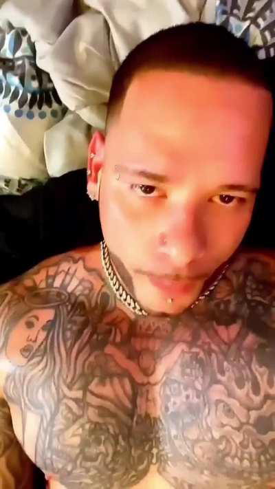 Looking for good pussy .. I can travel or I can host got to look good girls only no escorts or men please