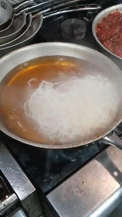 Satisfying rapid noodle expansion