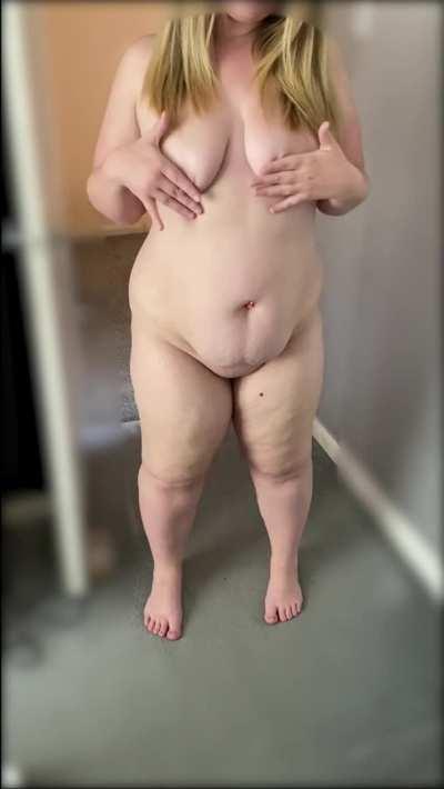 Who here likes my tummy?