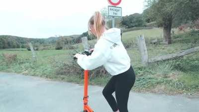 Julia Beautx in Leggings