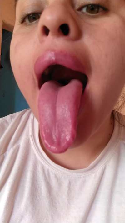 Slow motion appreciation of my long tongue, a work of art