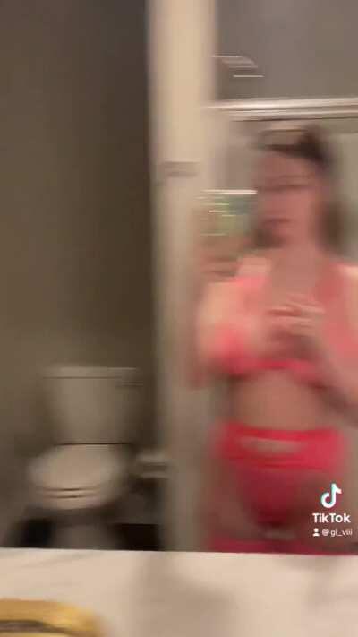 Good Morning.. Do you like my new lingerie set? ✨💋