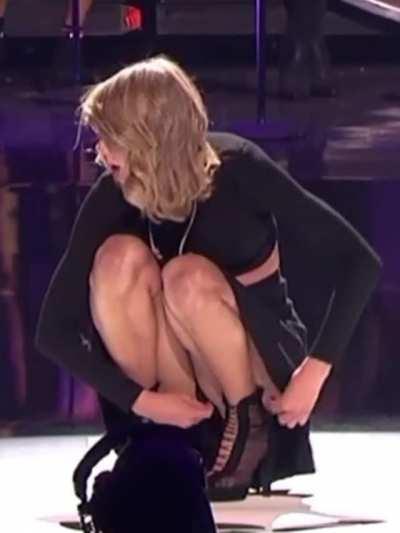 Imagine Taylor Swift squatting on your face like this ready to bust if needed