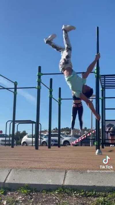 Watch the girl in the back just give up