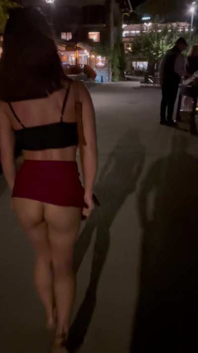 Your tour guide can spice up the town visit😏