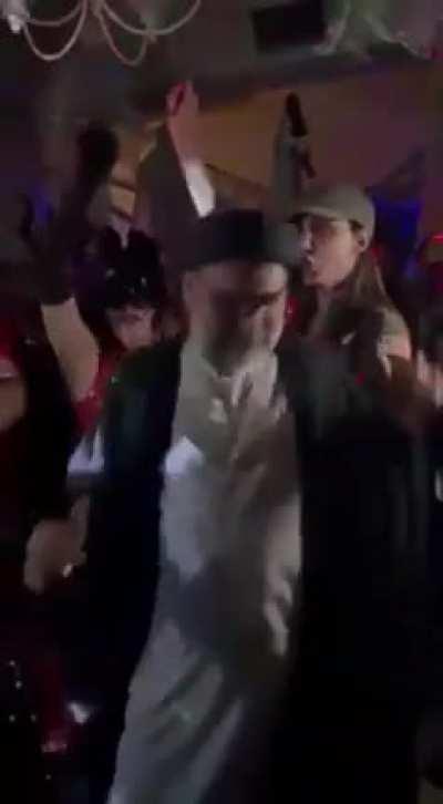 Iranian Mullah got moves 😳😳😳