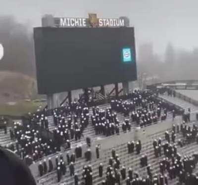 Crowd cheers when DVD icon touches the corner of the screen