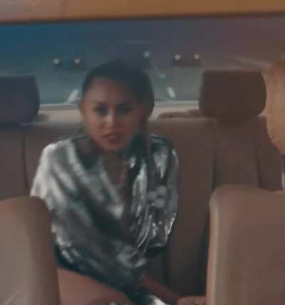 Flashing her sweet 🍑 5 years ago