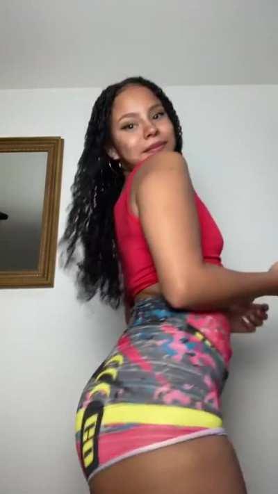 Emily (@ilovesmilinggg)