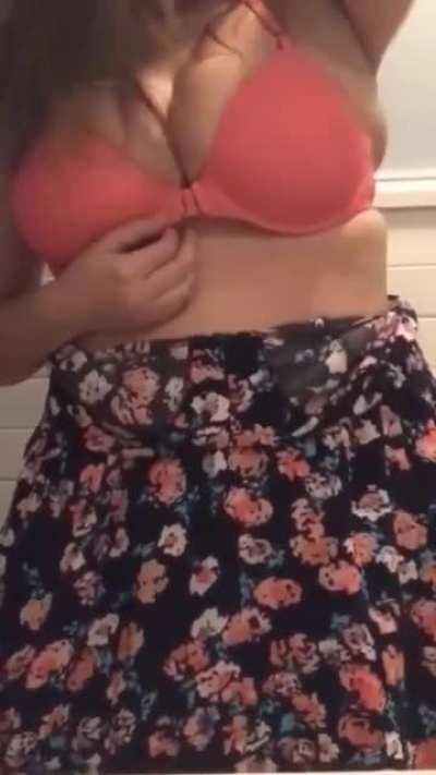 Lemme get naked for you real quick 😍 (f) (oc)