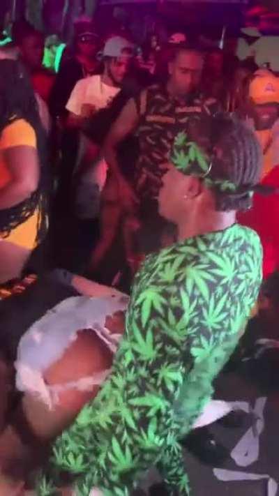 Shelly Belly in action @Uptown Mondays