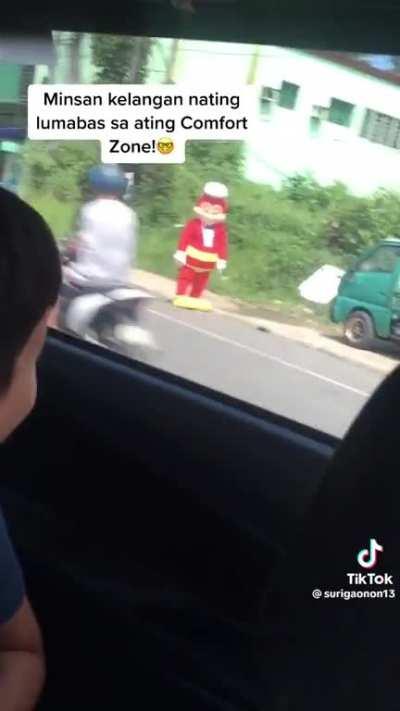 Jollibee is feelin lonely