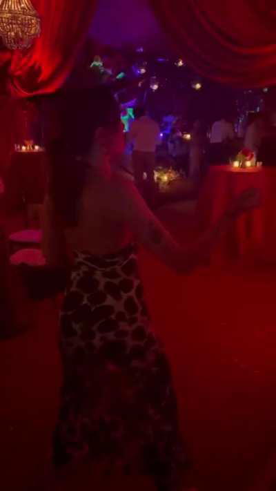 Twerking with a tray on her head 2-13-2023