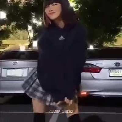 Quero ve um ser transcendental fornecer todos os links em que aparece uma mina nesse vídeo.