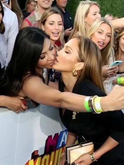 Jennifer kissing a fan for a selfie (ai generated)