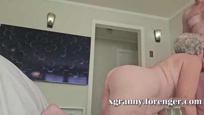 Big-ass granny loves blowjob