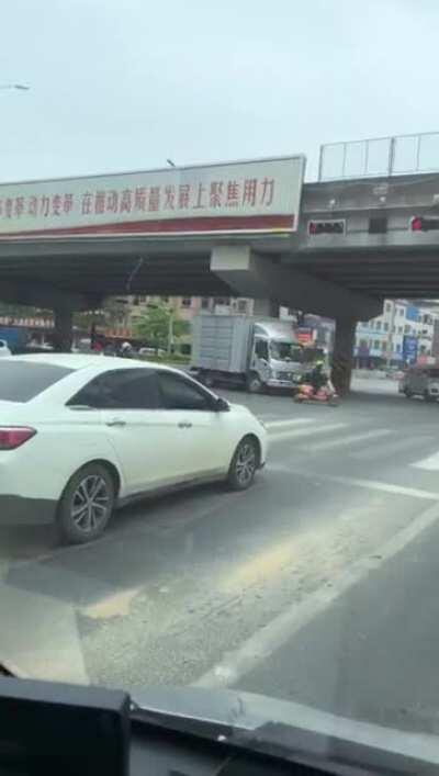 呜呜呜呜呜，this is DGPD！stop ur vehicle immediately！