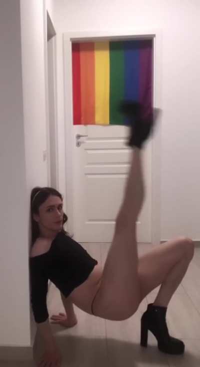 Any straight boys here would let me breed for the first time?