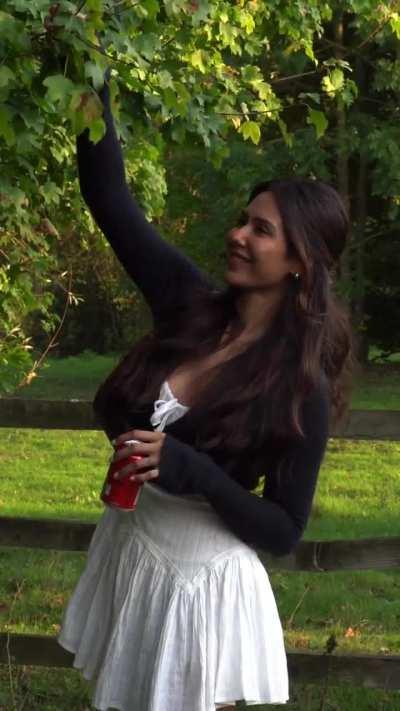 Pretty Or Overrated 🧡 💮 💛