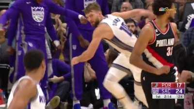 [Highlight] Sabonis reaches to the Sky and drops an absolute HAMMER on two Trailblazers