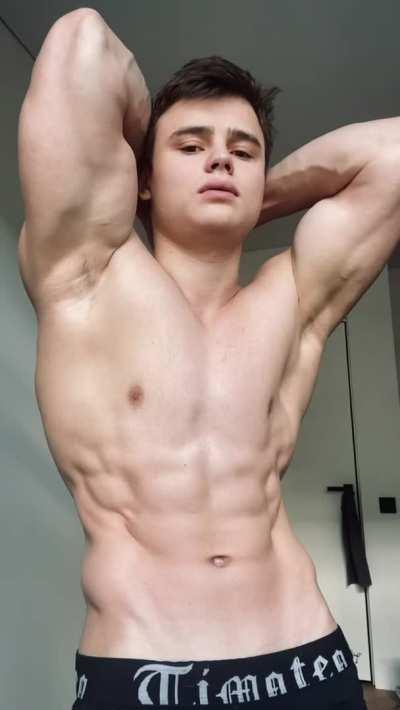 Just a little flexing 😏 (OC)