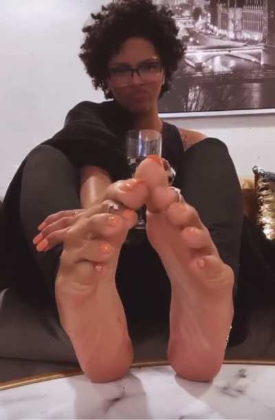 Some older ☀️ footage (back when she was still active on ig)