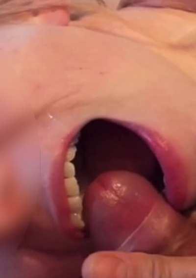 Cheating wife takes big explosive cumshot in mouth and swallows while husband is out of state.