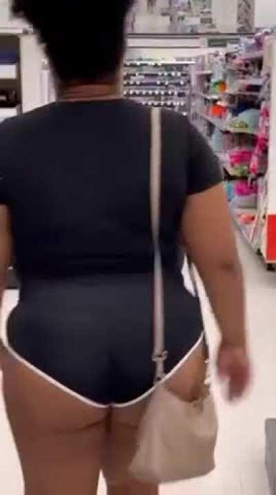 Every guy who loves huge tits deserves a woman like this