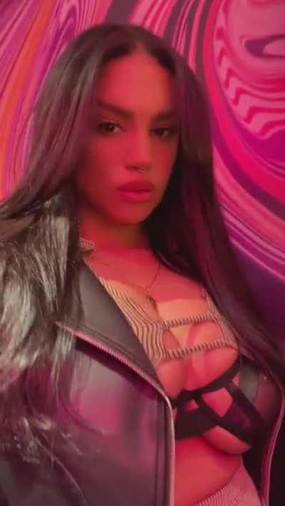 Mothafucka, what’s up with all of the arm gestures?? So damn extra for what?? 🤣🤣🤣🤣