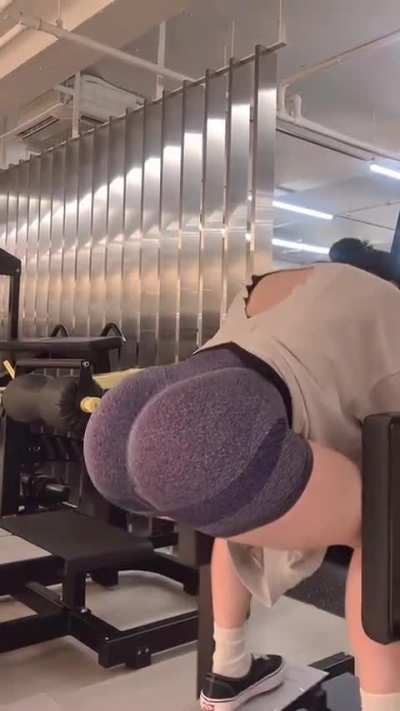 je.___.y the best asian ass