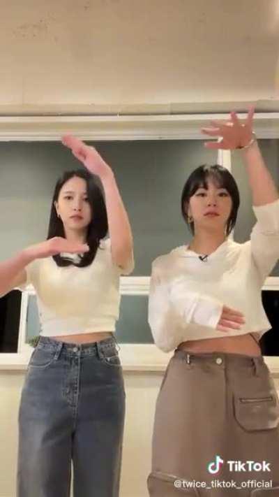 220609 TikTok Update - Jiggle Jiggle 🍳(Mina and Chaeyoung)