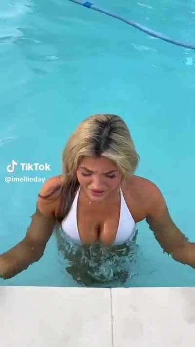 Aussie babe, step bro?