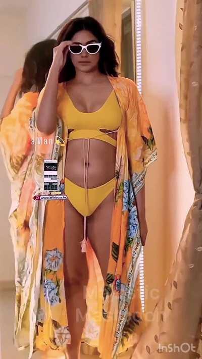 Mrunal Thakur hot bikini