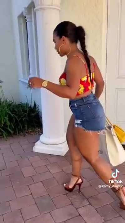 NEW from TikTok 😍😋🦵🏽