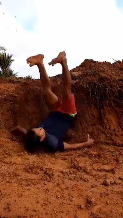 Ouvi sim o barulho dos ossos quebrando