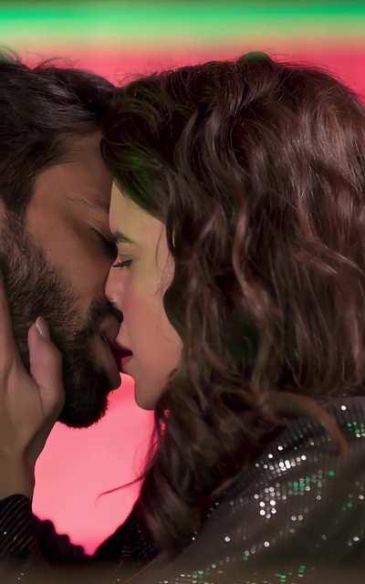 Aamna Sharif [Aadha Ishq - S01E04 & 05]