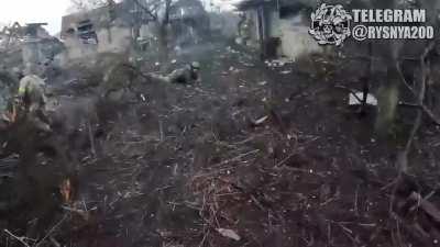 Ukrainian soldiers just captured several russian prisoners around Avdiivka. Translation requested