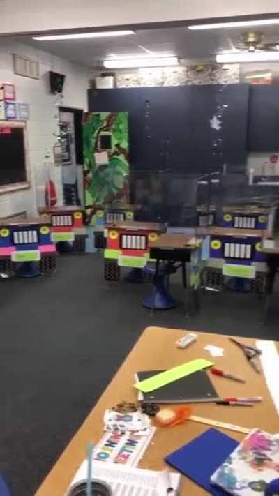 Рассадить первоклашек, чтобы страшно не было.