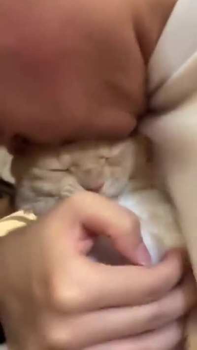 He got smooched 😡🥰