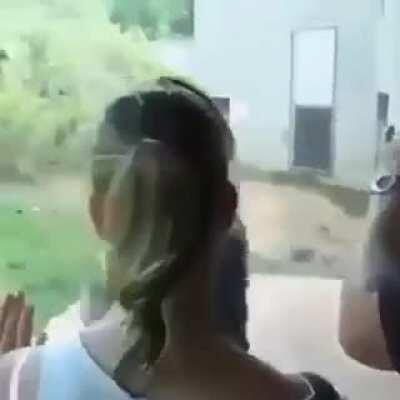 Pelo amor de deus, de quem eh o filho da monza prateada eu n aguento mais