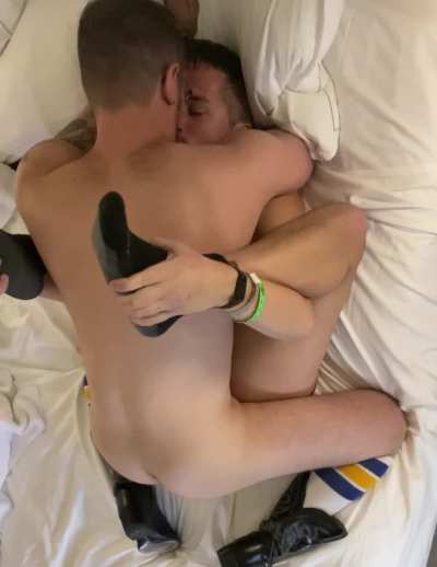 Boyfriend ties me up with his body and breeds me deep