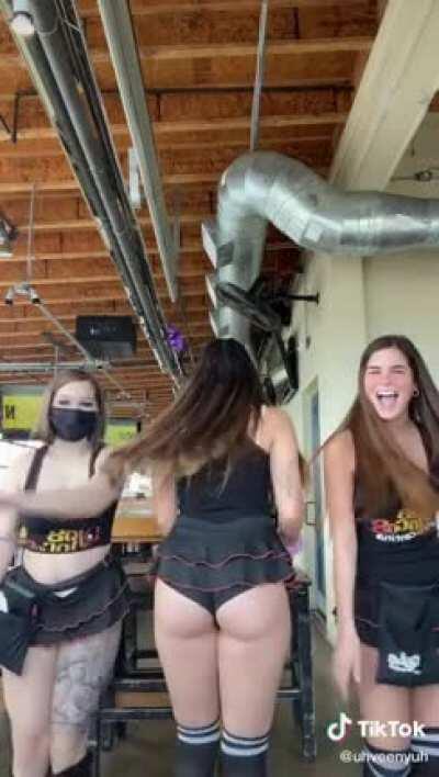 Butt Slapping Thicc Girls