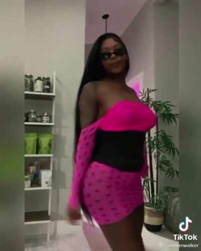 Summer Walker on Tik Tok now